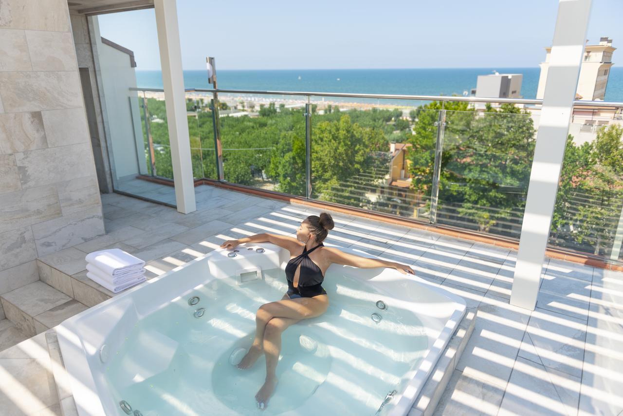 Hotel Atlantic Riviera Mare Misano Adriatico Exterior foto